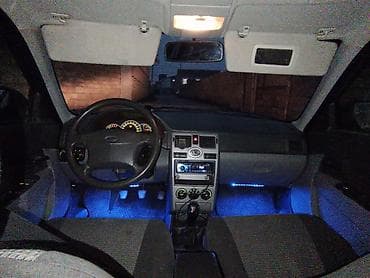 vaz mator: LADA Priora sedan, boz rəng. Xüsusiyyətlər və təchizat: - Kuzov: 4 — 7