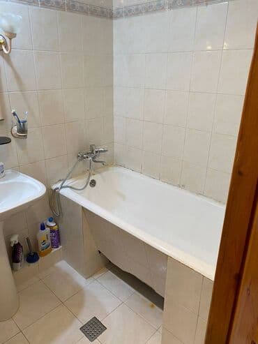 bina az musfiq qesebesi kohne tikili: Bakixanov gesebesi(Razin),252 nomreli mektebin yanı, Leningrad — 13