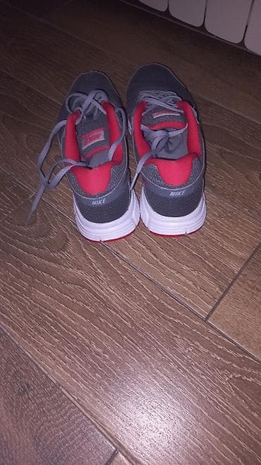 Toy paltarları və aksesuarları: Original Nike qaçış/kross ayaqqabısı - Rəng: Boz üst hissə, qırmızı — 3