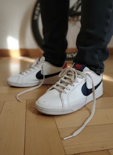 narıncı qadın krossovkaları: Nike Court Royale kişi/kadın krossovkaları - Rəng: ağ üst hissə, qara — 1