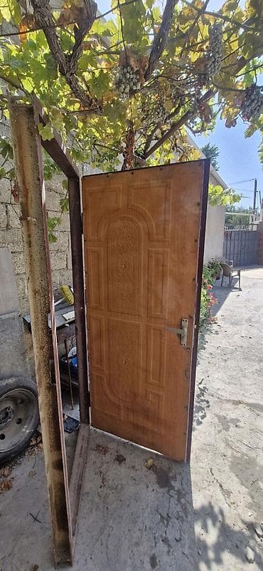 ev giris qapilari: Dəmir qapı – çərçivə və kilid mexanizmi ilə - Material: qalın metal — 2
