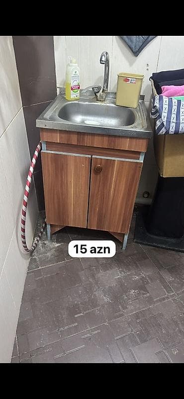 link internet: - Qara rəngli hündür şkaf – tək qapılı, metal qulflu və açarlı. Düz — 3