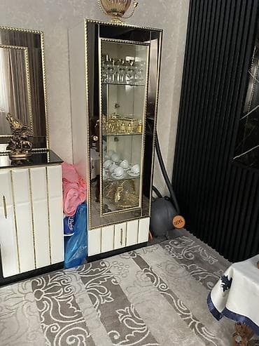 qapi seyf: Masa və oturacaqlar — 2