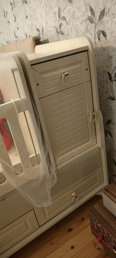 столик на кроватку: Beşik-dolab dəsti - Rəng: krem/şampan tonları - Material: MDF/taxta — 2