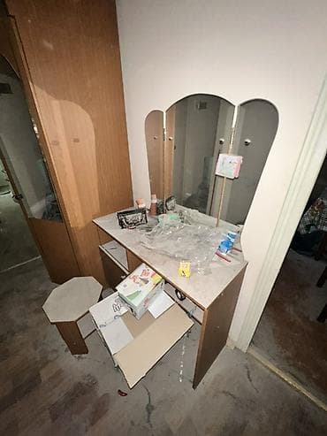 Masalar: Taxtadan hazırlanmış güzgülü makiyaj/stol dəsti - Material — 1