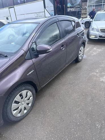 toyota corolla 1 4 benzin: Toyota Aqua Hybrid hatchback - Yanacaq sistemi: Hibrid (benzin + — 4