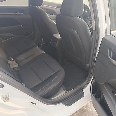 mini cooper 2009: Hyundai Elantra: 2 l | 2017 il Sedan — 10