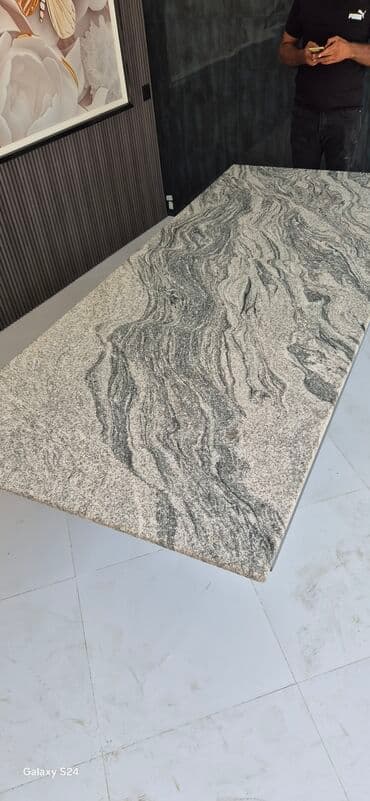 Fərqli rənglərdə və naxışlarda mövcud olan müxtəlif növ qranit