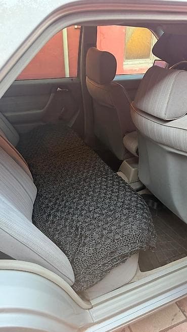 priora radiatoru: Mercedes-Benz W124: 2.6 l | 1989 il Sedan — 10