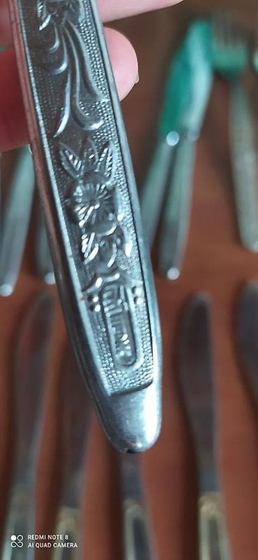 sufre dekoru: Qab-qacaq dəsti – Sovet istehsalı metal çəngəl-bıçaq-qaşıqlar Tərkib — 4