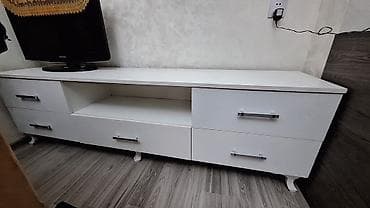 Мебель: Ağ rəngli TV stendi / media konsolu - Minimalist dizayn, parlaq səth — 2