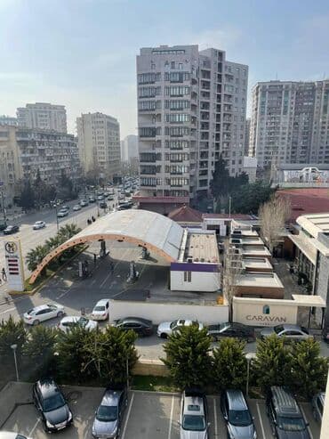 20ci sahdə kirayə ev: Gənclik metrostansiyasının yaxınlığı,Abu arenanın yanında,9 — 6