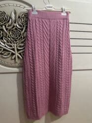 köynekler: Yeni, etekli dest. 50azn e alinib hec geyinilmeyib. S ölcu — 2