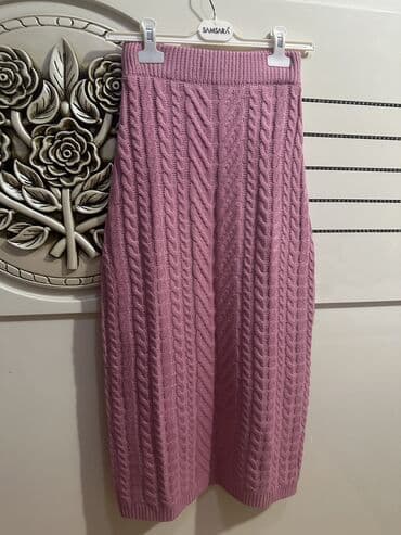 dəst geyimlər: Yeni, etekli dest. 50azn e alinib hec geyinilmeyib. S ölcu — 3