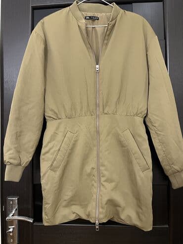 hemise bahar gulu: Zara devetüyü rəngli, uzunqol bomber don. Ön hissədən — 9