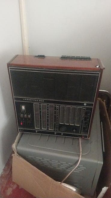 İncəsənət və kolleksiyalar: Retro radioqəbuledici “Leningrad-002” - Klassik stolüstü — 1