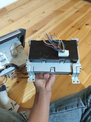 андроид мониторы prado: Avtomobil üçün radio və ekran bloku. Bu komplektə avtomobilin mərkəzi — 1