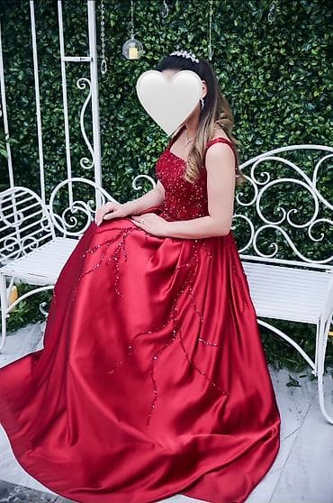 halqa sirgalar: Qırmızı ziyafət/libas - Model: A-kəsimli, ətəyi quyruqlu uzun ziyafət — 3