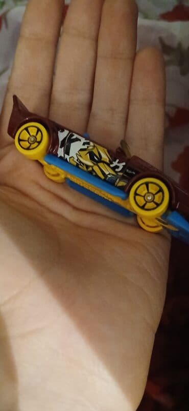 icinde oyunlarla: Kolleksiyonçular üçün – kiçik ölçülü metal/plastik yarış maşını. - — 2