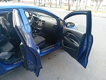 tesla model 3: Kia Rio: 1.4 l | 2013 il Sedan — 9