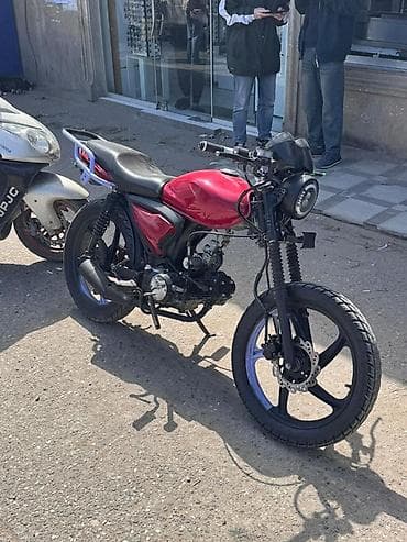 Мотоциклы: Kafe-reyser üslubunda yığılmış yüngül motosiklet - Rəng: qırmızı-qara — 2