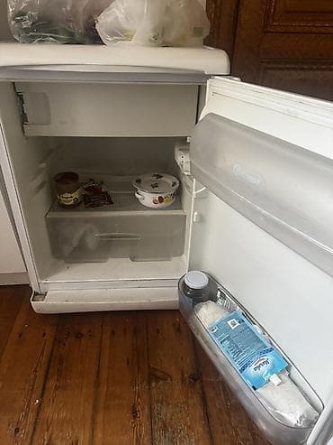 Mini Indesit Soyuducu Satılır, rəng - Ağ — 2