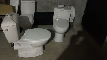 divar sticker: Şüşə kölgəli, şirli metal əsaslı, dekorativ qızılı detallı bir divar — 15