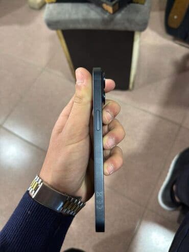 Cadillac: IPhone 14, Mavi, Face ID — 4