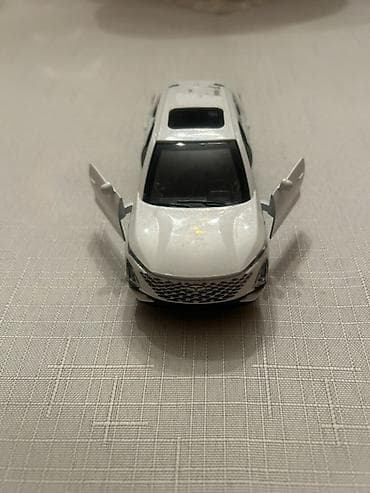 siniy traktor oyuncaq: Ağ rəngli miniatür SUV model maşın oyuncağı - Korpus: detalı işlənmiş — 3