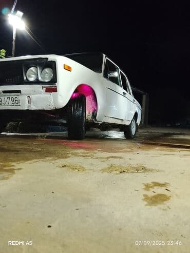 VAZ 2106, ağ rəng, sedan kuzov. Xüsusiyyətlər: - Ön ikili dairəvi