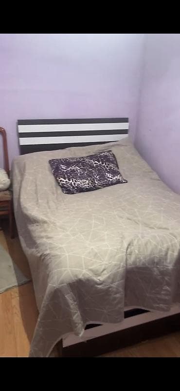 Ev üçün mebel: İki nəfərlik çarpayı - Ölçü: təxminən 140–160 sm en (standart iki — 1