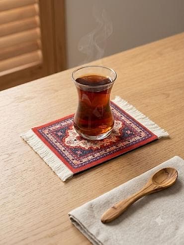 Mini xalça stəkanaltılar Şərq naxışlarından ilhamlanan mini xalça