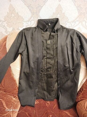 Kostyumlar: Qara rəngli kişi üst geyimi/kardiqan tipli köynək. - Klassik — 1