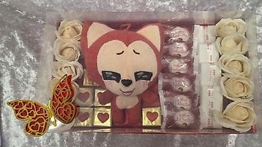 heyet gulleri ve adlari: Təsviri: Müxtəlif rəng və dizaynlarda hazırlanmış dekorativ gül — 9