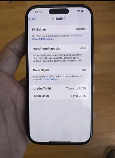 wifili kamera: IPhone 15 Pro, Qara, Face ID — 1