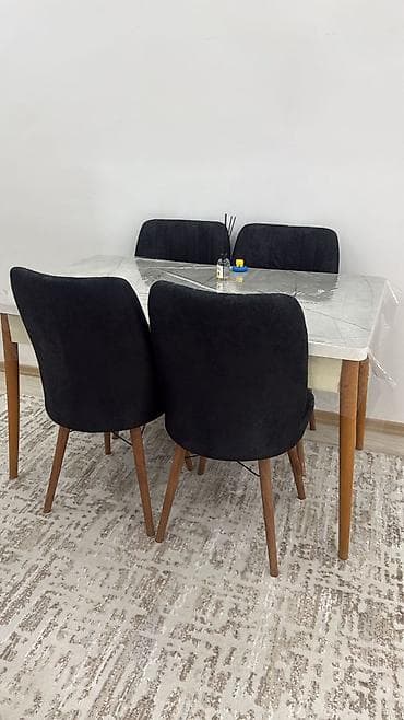 Qonaq otağı üçün, İşlənmiş, Künc masa, 6 stul lalafo.az -da Qonaq otağı üçün, İşlənmiş, Künc masa, 6 stul