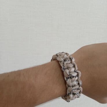 Parakord qolbaq - Material: yüksək möhkəmliyə malik parakord ipi -