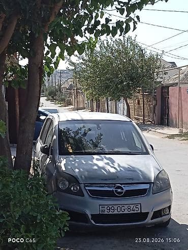 Opel Zafira: 1.9 l | 2007 il 350000 km Universal