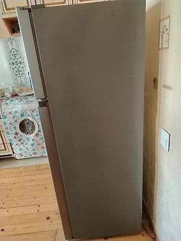 Soyuducular: İşlənmiş 2 qapılı Hisense Soyuducu Satılır, rəng - Boz, Təkərli — 2