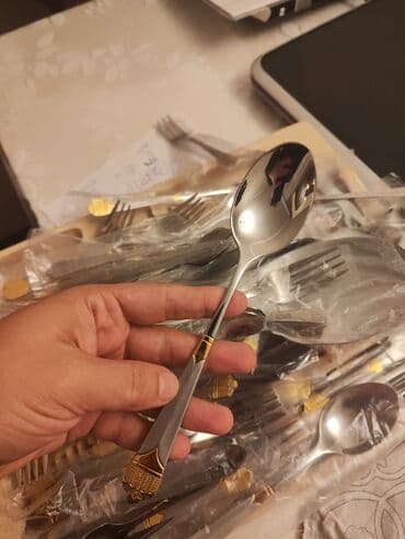 qab qaşıq: Bellagio markalı, 126 hissədən ibarət qab-qacaq dəsti. Dəst taxta — 10