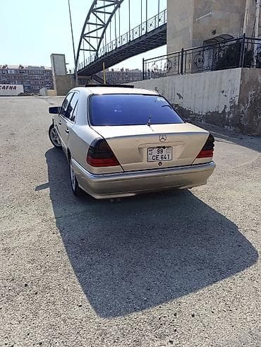bmw e36 kuza: Mercedes-Benz C-Class: 2.3 l | 1998 il Sedan — 4