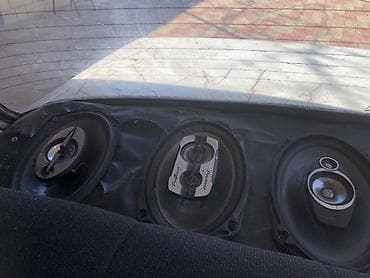 Avtomobil üçün arxa rəfdə quraşdırılmış akustik sistem - Marka/model