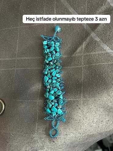Türkuaz rəngli əl işi qolbaq. - Material: xırda şüşə muncuqlar və