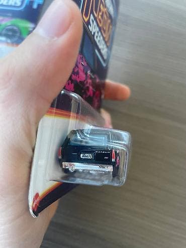 cd disk: Hot Wheels Neon Speeders – 2 ədəd 1:64 miqyaslı kolleksiya maşını — 4