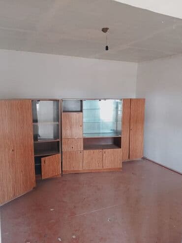 yeni yasamalda kirayə evlər: Satılır: həyət evi - Tip: 1 mərtəbə (yüksək kürsülü), daş divarlar — 9