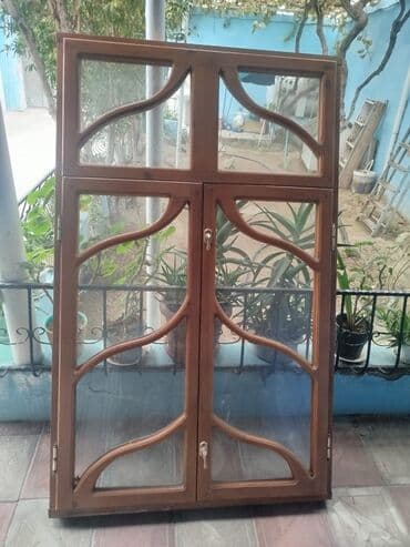 Taxta-şüşə pəncərə bloku - Material: təbii ağac karkas, laklı örtük -