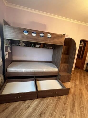 мебель в детскую комнату: Для девочки и мальчика, Б/у, Кровать, С матрасом, С выдвижными ящиками, Ламинат — 8