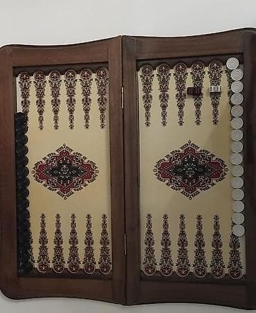 nərd daşı: Ağacdan hazırlanmış, qatlanan nərd-şaşki lövhəsi və içində bütün — 4