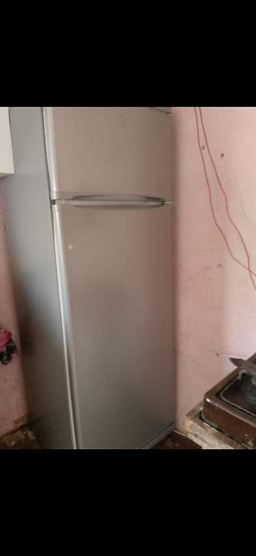 2 qapılı Indesit Soyuducu Satılır, rəng - Gümüşü
