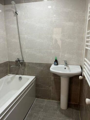 memar əcəmi kirayə ev: Yasamal rayonu, İnşaatçılar metrosu yaxınlığı,Asan xidmetin arxası.9 — 8